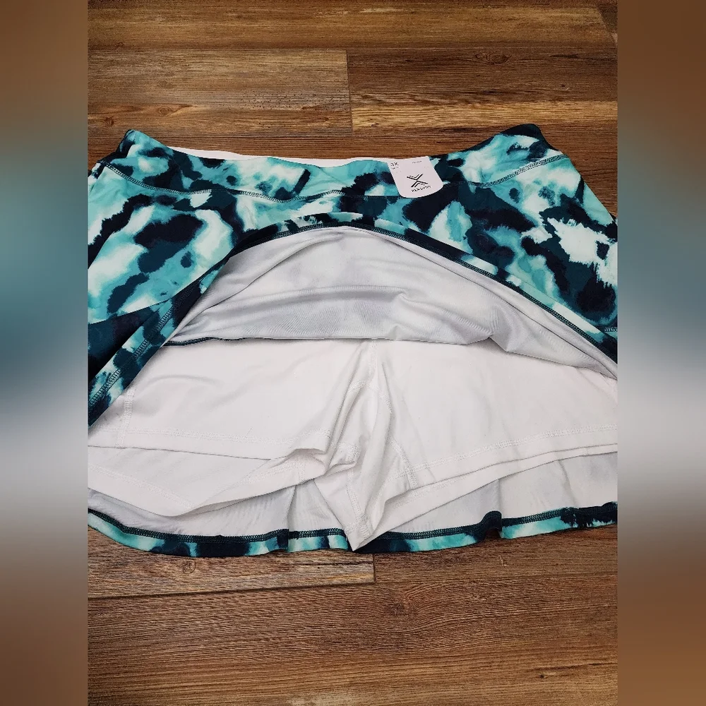 Xersion Skort Women's 3X Blue Green Tie Dye NEW